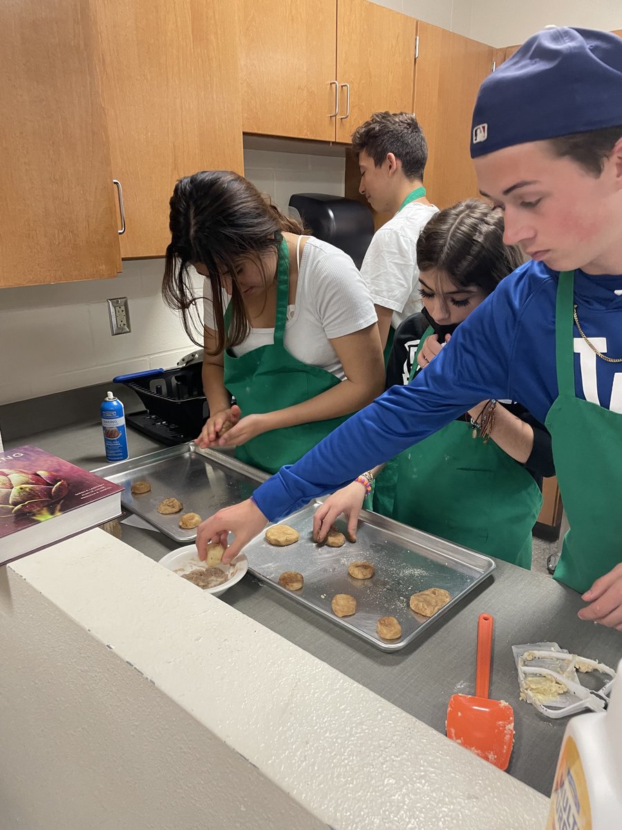 culinaryartslhs's tweet photo. Last week our Intro classes baked Snickerdoodles! 🍪
#IntroCA
#LHSCulinaryArts
#CTELockhart 
#LHS
#LockhartHS
 #LockedonExcellence
#UnLockingPotential https://t.co/tf2IuIsGWR