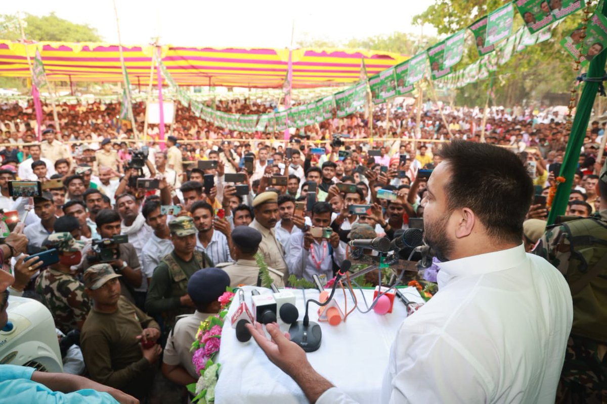 ChamparanEast's tweet photo. नेता प्रतिपक्ष श्री @yadavtejashwi जी @RJDforIndia विधायक श्री मनोज कुमार यादव जी के पिताजी स्व० यमुना यादव जी के पुण्यतिथि समारोह में शामिल हुए और उपस्थित जनता जनार्दन को संबोधित कर सभी का आशीर्वाद प्राप्त किया। https://t.co/ysNxaNTPtn