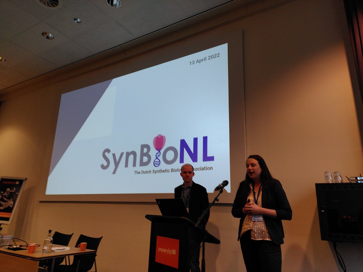 NicoC_MicSynBio's tweet photo. Yeah @SynBio_NL presenting itself by @MECrooijmans @lubbers_maarten at #SSM22 #knvm https://t.co/9lX33BE86c