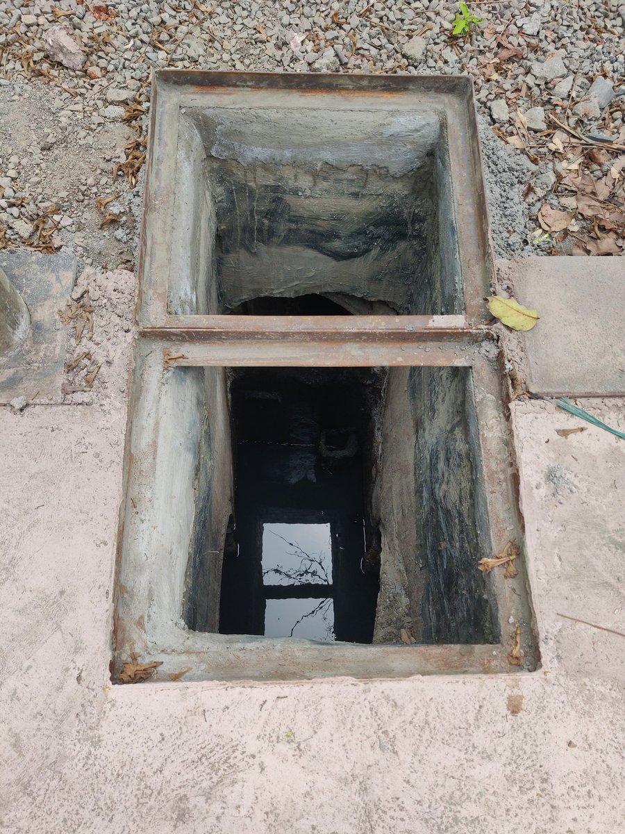 diptisama's tweet photo. @RoadsOfMumbai open drain waiting for someone to fall in!! Outside SBI main branch BKC! #potholes #mumbaicity https://t.co/D6uJxHwKdE