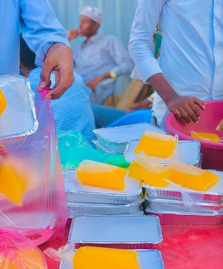 MAQSO4's tweet photo. #Day4 Due to #Ramadan and increased need of iftar, Students of Somali National University denoted a packages of food to Marginalised families in IDPs of #Mogadishu #Somalia.

Contact:
EVC-plus: +252610888341
E-DAHAB: 628012021
SALAAM BANK: 32182982 https://t.co/5vp2nvCVzM