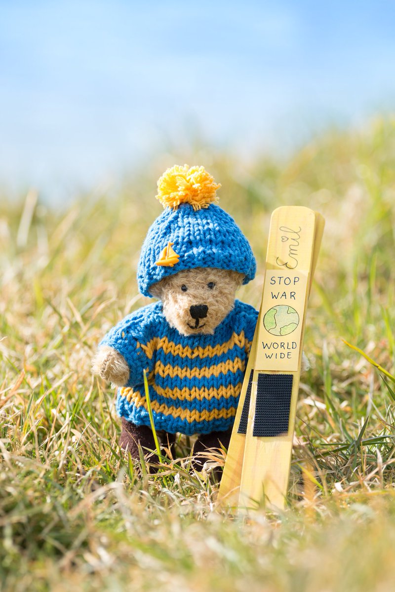 I'm just a little bear who wants to live in a peaceful world. 🌍 ''You may say I'm a dreamer, but I'm not the only one." 🕊️
Plushieaid has organised a fundraiser for <a href="/hopeforukraine/">Hope For Ukraine</a>
Check it out. gofundme.com/f/plushieaid-f…
#plushielife #stopwar #StandWithUkraine #skijumpingfamily