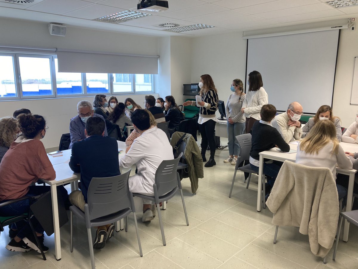 GVAhgandia's tweet photo. 📑 🏥 Los profesionales de Atención Primaria y los residentes del Departamento se ponen al día en recomendación de Activos para la Salud, de la mano del centro de Salud Pública y del Ayuntamiento de Gandia. https://t.co/JpMcggacPd