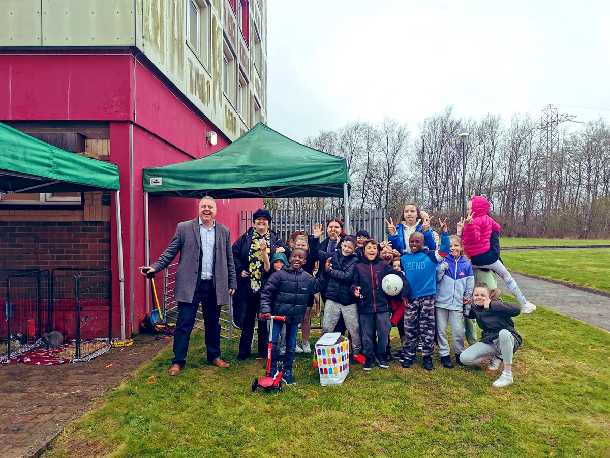 jakimclaren's tweet photo. 📣 A wonderful day visiting milton groups as part of their Easter programme🐥🐣
The young people had a brilliant time with the visiting petting animals from a local farm including Alpacas 🦙♥️ fantastic to meet @CaledonianNews #ShapeProject students too, thanks @LynnMSheridan 🌟 https://t.co/kXNM0PNT6e