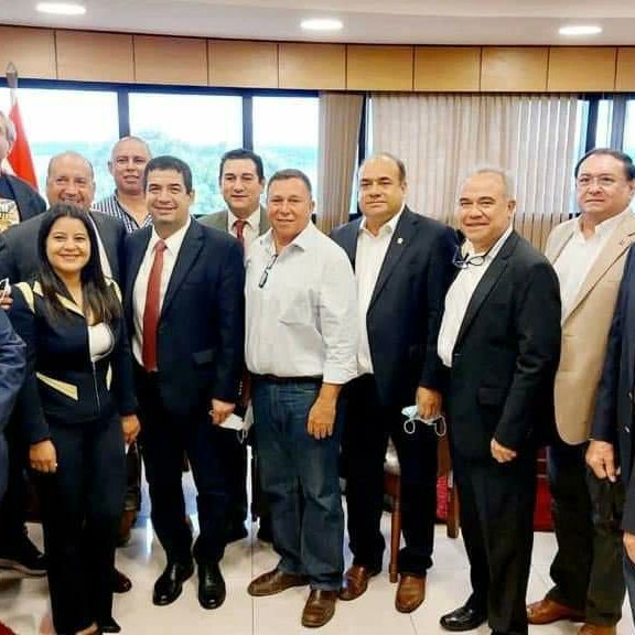 HugoMisionesPy's tweet photo. Hoy concurrí al Congreso Nacional a presentar el Proyecto de Ley para la pavimentación de la Ruta PY12, entre Chaco'i y Gral. Bruguez, Dpto. de Presidente Hayes. Una obra muy esperada por los chaqueños y que impulsará de forma importante la economía y la movilidad en la zona 🇵🇾🛣️ https://t.co/66Dks7nwzK