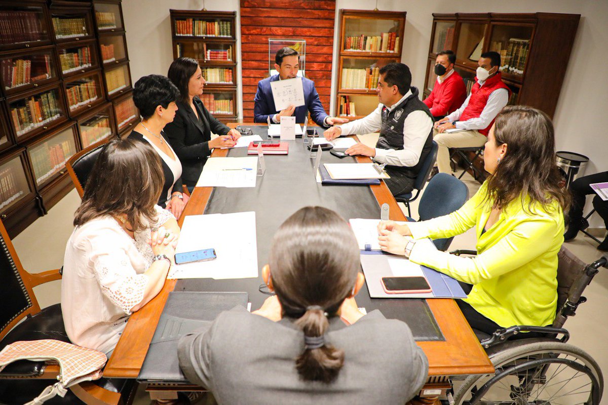 jmvalerapiedras's tweet photo. Iniciamos este día en reunión de trabajo con mis compañeras y compañeros del @GLPRI_Hidalgo. 

Desde el @CongresoHidalgo seguimos poniendo todo el empeño en nuestro trabajo por las y los hidalguenses.

¡Excelente martes! https://t.co/doBhAx9mfu