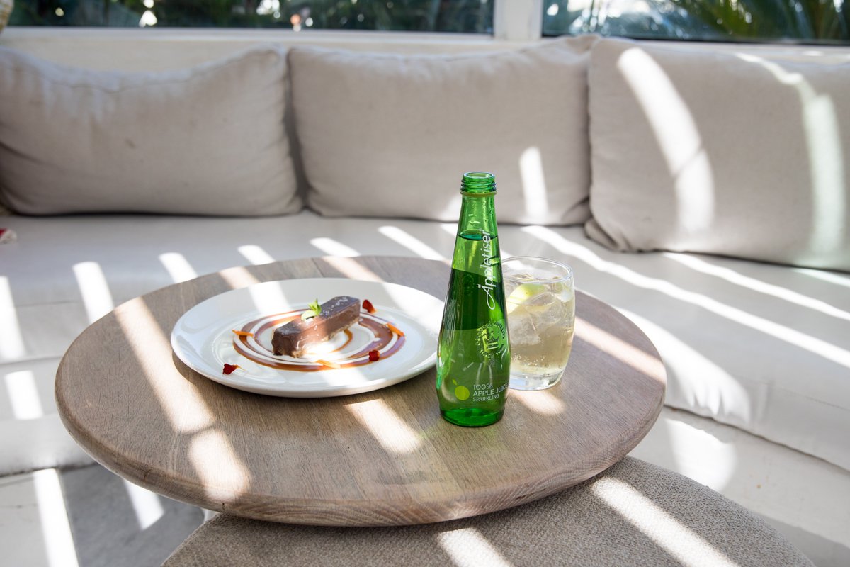 Cheers to good vibes! Cheers to great mates! Cheers to living la dolce vita! Doesn't matter how you drink it, <a href="/AppletiserZA/">Appletiser ZA</a> is #NaturallyCaptivating. Enjoy your Appletiser during your long lunches during Restaurant Week (1 April - 1 May). #officialpartner #Appletiser