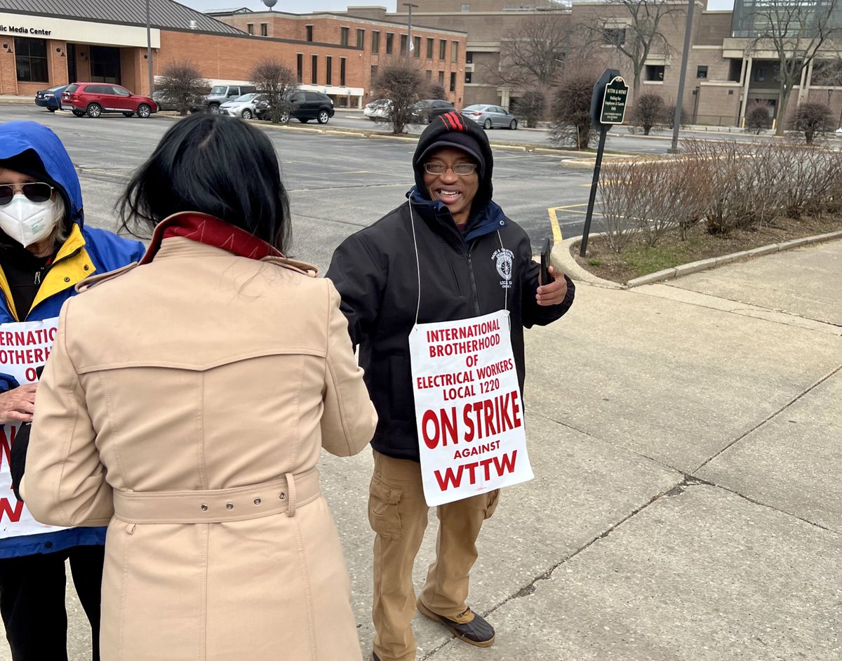 AnnaValenciaIL's tweet photo. When I see these workers, I think of my own dad &amp; how his union job ensured that he had a fair living wage, job security &amp; a way to provide for his family &amp; retire with dignity. All working families deserve the same, &amp; I will always fight to make sure that they do.

#UnionStrong https://t.co/a0mHjG9HVW