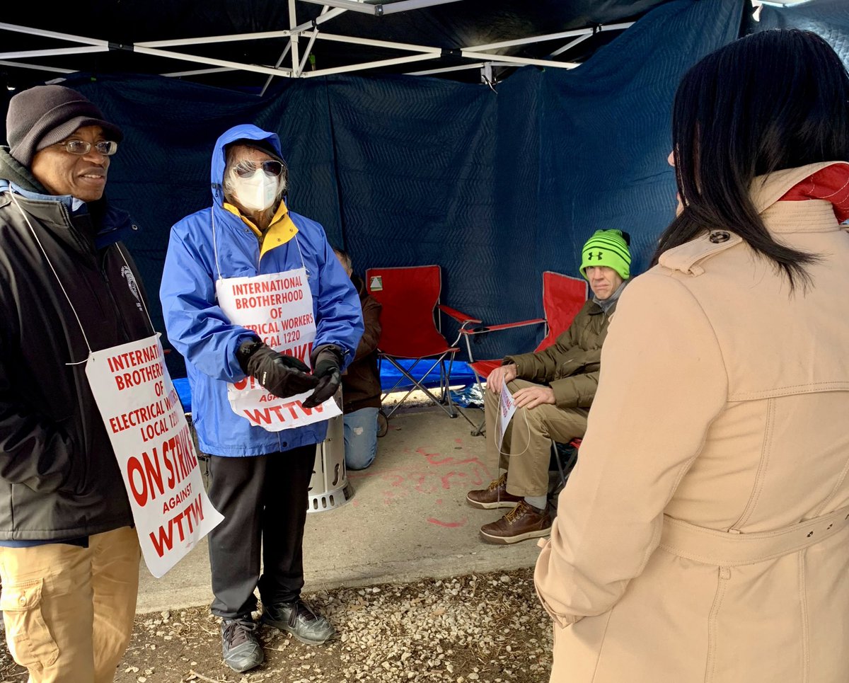 AnnaValenciaIL's tweet photo. When I see these workers, I think of my own dad &amp; how his union job ensured that he had a fair living wage, job security &amp; a way to provide for his family &amp; retire with dignity. All working families deserve the same, &amp; I will always fight to make sure that they do.

#UnionStrong https://t.co/a0mHjG9HVW