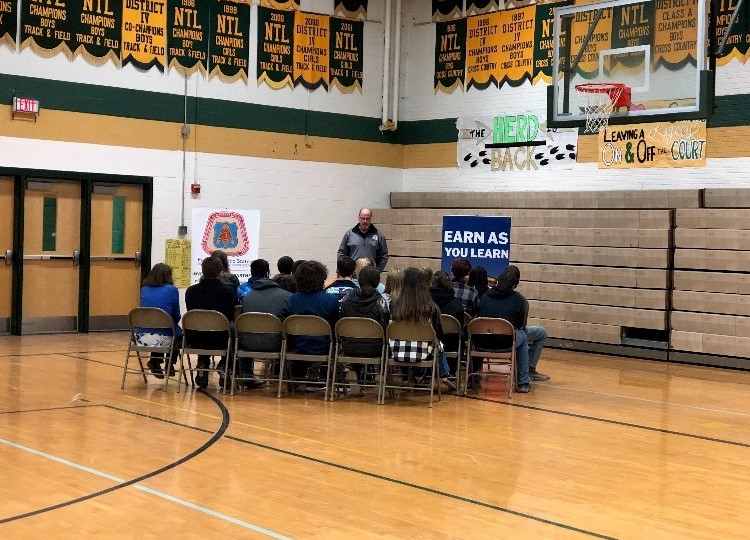 EASCarpenters's tweet photo. Local 445 Rep Gary Ford attended the Skilled Trades Career Day at Wyalusing Valley Junior/Senior High School in #Wyalusing #PA to educate 500+ students the carpenters union and a career in the trades

#EASCarpenters #UnionStrong #UnionApprenticeships #EarnasyouLearn https://t.co/kb7dRflQbC