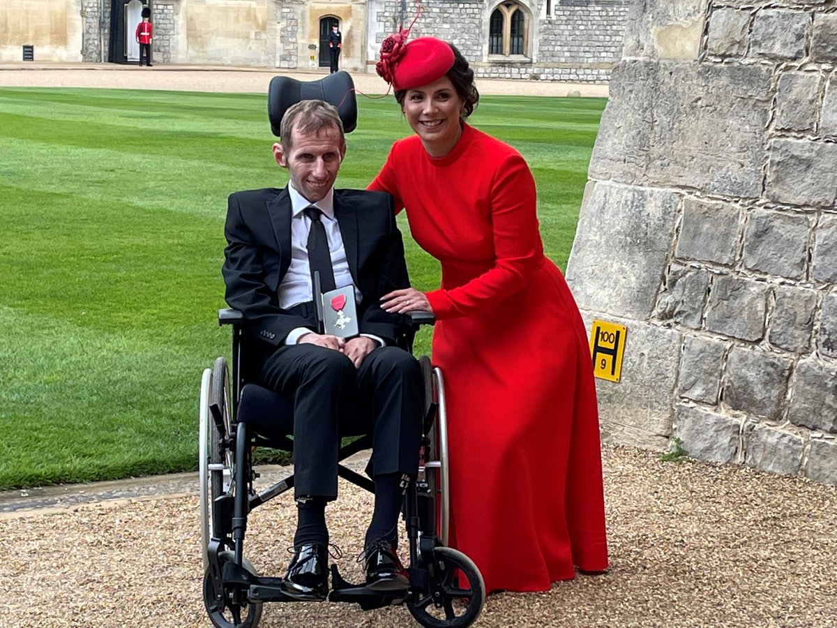 Leeds Rhinos legend <a href="/Rob7Burrow/">Rob Burrow CBE</a> said he was honoured to receive his MBE having attended the investiture today at Windsor Castle.

Read more➡️therhinos.co.uk/2022/04/05/bur…
#OneRobBurrow #MND