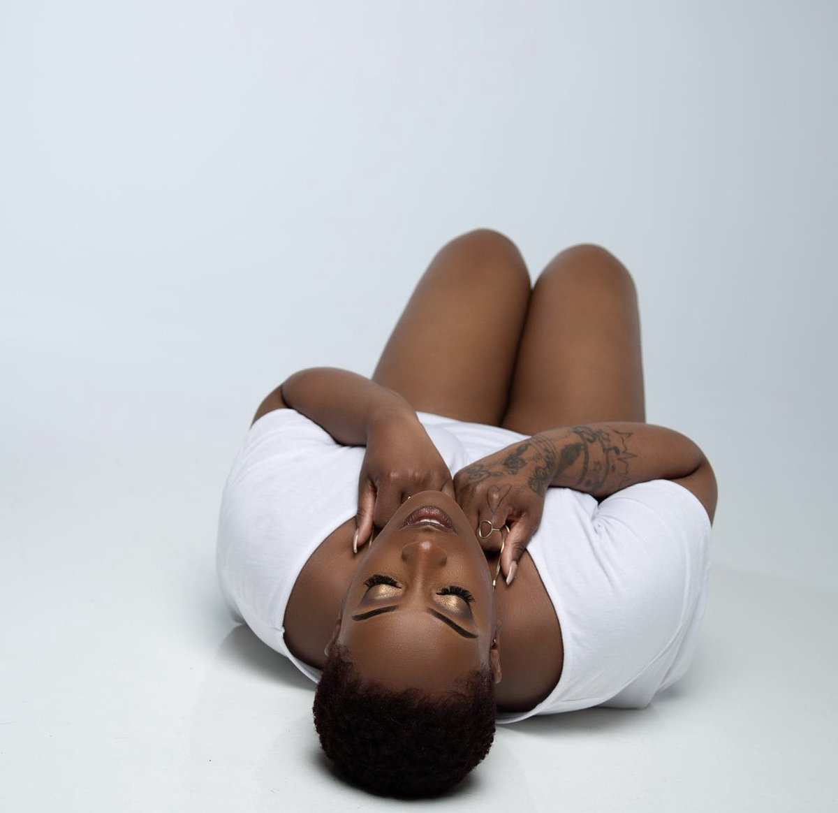 PhebeEdwards's tweet photo. Love must always come
from within.
Healing must always come
from within.
This is the true path
to wholeness.
#NewMusic #PandorasBoxOfLove #ComingSoon #PhebeEdwards #uksinger #vocalist #soul #singer #RnB #Gospelvocals #Motivation #UKvocalist #inspiration #independent https://t.co/YxEqoNsavK
