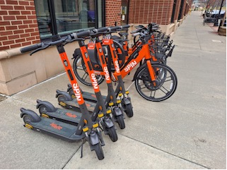 E-scooters and bikes have arrived on campus! How to use and safety tips at kent.edu/recservices/sp…. AND YES you can get a DUI on a bike or scooter. Call Student Legal Services 330-672-9550 🛴🚫🍺