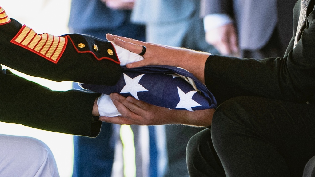 BootCampaign's tweet photo. Today we are lifting up all Gold Star Spouses, those who lost either their husband or wife while they were in service to our country. We will always remember and honor the ultimate sacrifice of your loved ones. ❤️🇺🇸

#GoldStarSpouses #GoldStarSpousesDay #Military https://t.co/jw6pbbSHpT