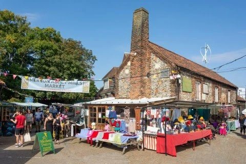 Nice little article by metro.co.uk about up and coming London markets including our very own <a href="/mertonabbeymill/">Merton Abbey Mills</a> 👍

Purists might argue this collection of repurposed printworks buildings beside the River Wandle isn’t technically a market....👇

metro.co.uk/2022/04/05/the…