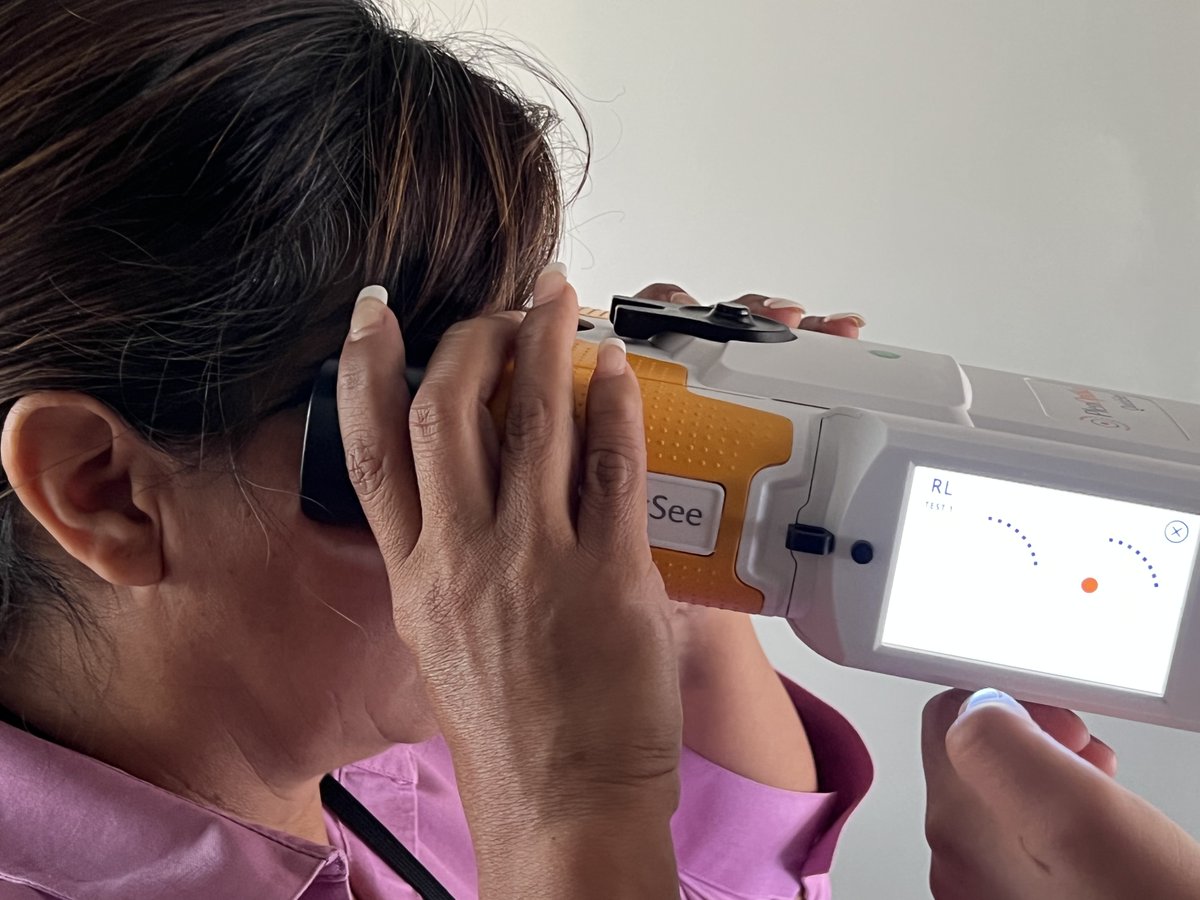 StreetMedPhx's tweet photo. This past wknd @StreetMedPhx, @Maricopahealth &amp; @uazmhuphx partnered w/ @SocialSpinAZ, to provided #primarycare, #woundcare, #COVID19 #vaccinations &amp; #vision screenings utilizing our #PlenOptika #autorefractor by #QuickSee #Technology. 

#Innovation on the #Streets:) https://t.co/MDmNNfA9wt