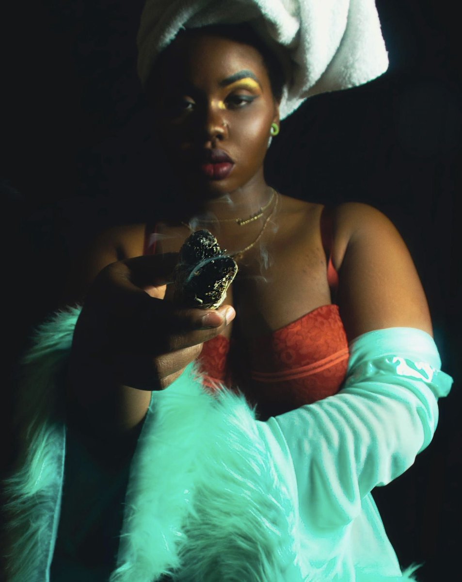 GapeeMusic's tweet photo. Self portraits pt.1 #photography #selfportrait #nftphotography #NFTartists #WomensArt #BLACKARTIST #ArtistOnTwitter #BlackGirlMagic https://t.co/kUGAt7ZNIR
