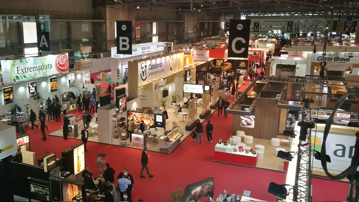 prodeCAT's tweet photo. Al pavelló #intercarn d'@AlimentariaBCN estem acompanyant a les empreses catalanes càrnies, en un estand que visualitza el sector carni, el primer de l'agroalimentari català.
#CatalanFood https://t.co/CZtCoOaURM