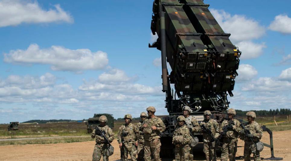 Lixin1990's tweet photo. Butcha massacre triggered major changes, the United States will provide Ukraine with heavy weapons such as long-range air defense systems https://t.co/NoWwG66poT