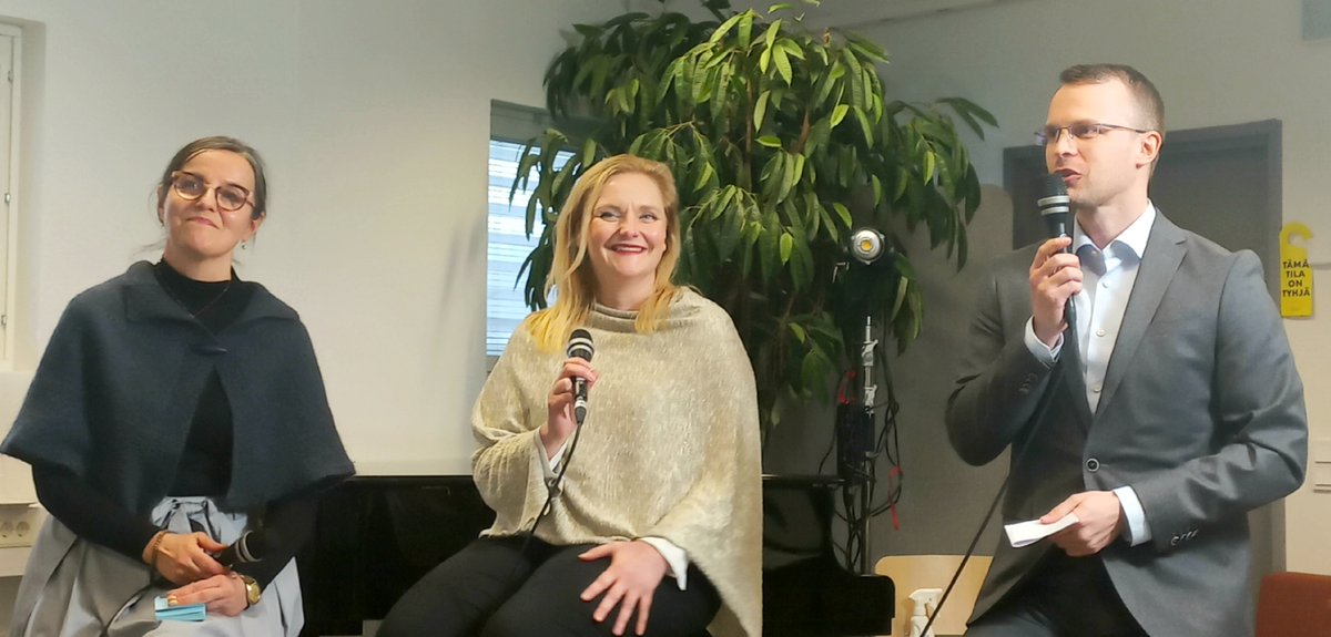Omniasome's tweet photo. @LiisaIkonen1, @WannElli ja Samuli Tuovinen: 
- Maankäytön suunnittelussa peilataan tulevaisuuteen. 
- Automaattiautoja odotetaan. 
- Asukkaille ja yrittäjille tarvitaan kohtuuhintaista ja kestävää energiaa. 
#MeidanEspoo20X0 
@EspooEsbo https://t.co/jN1Oagweoc