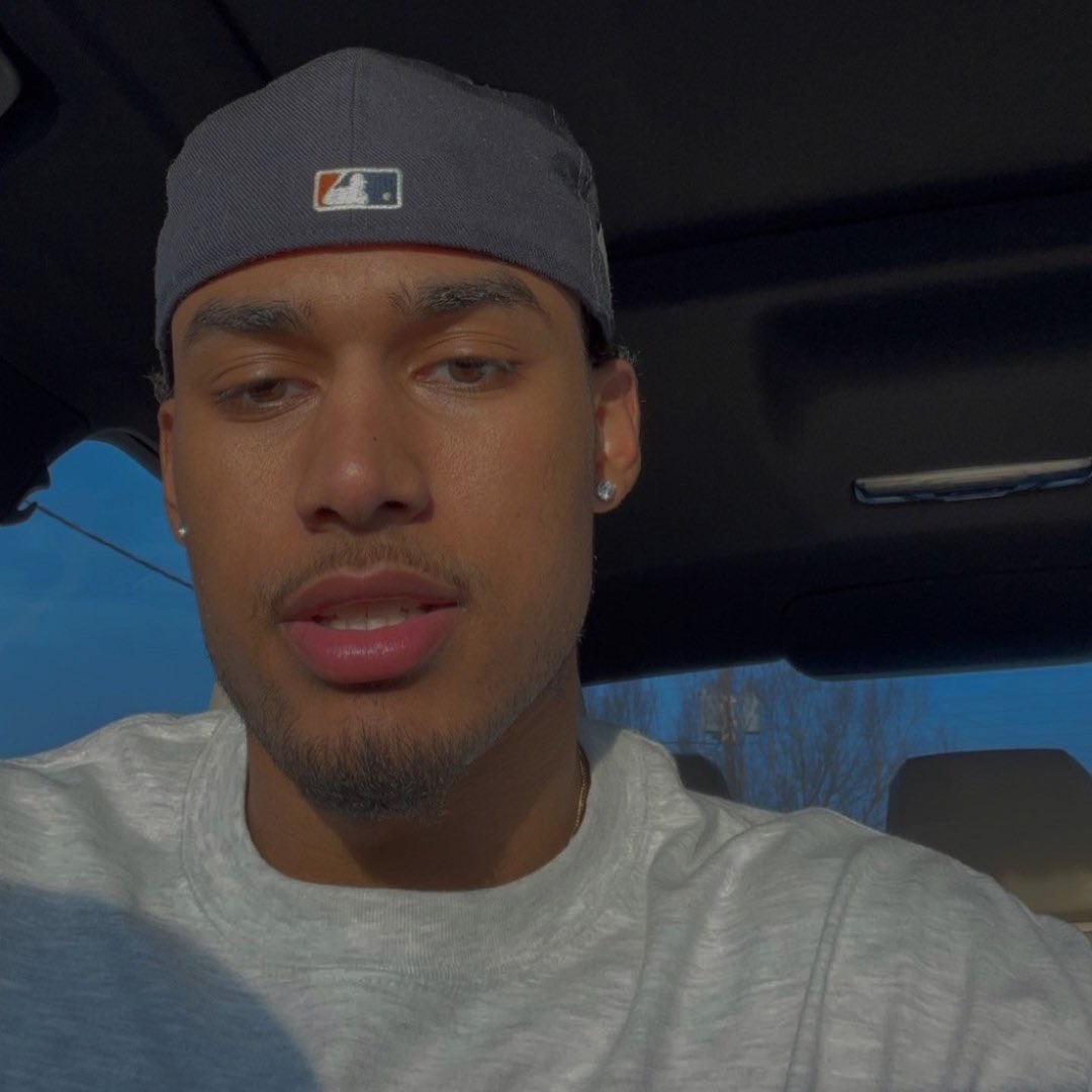 cherche recherche rpdm rp dm rpl 

wsh j’suis nouveau ici j’viens de débarquer, j’cherche a m’faire des potes cools et à trouver quelques liens; donc si vous avez envie d’vous taper des barres h24 j’suis l’homme qu’il vous faut 

♡ j’te follow + dm 
↻ pr la visibilité stp