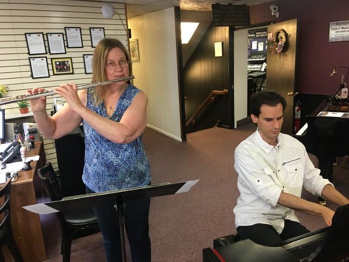 PianoGroupClass's tweet photo. Rehearsing for the Triumph Music Festival last week!
#flute #piano #music #Chopin #flutelessons #pianolessons #friends https://t.co/Eso9Bx2hPX