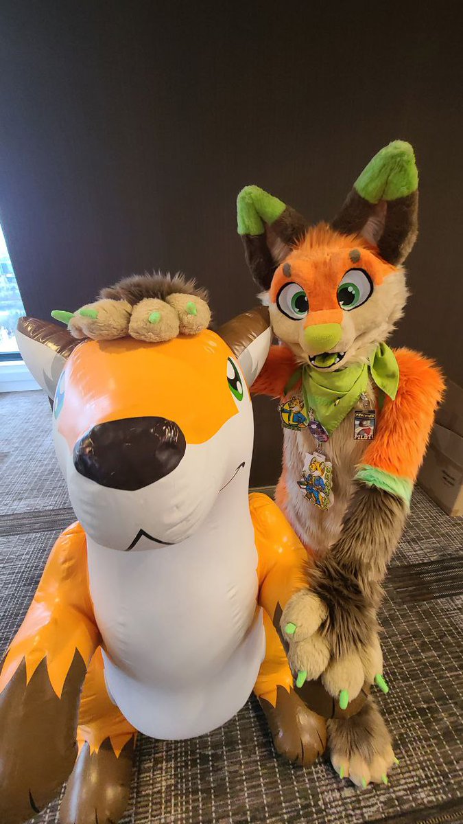 EclipseDurr's tweet photo. How do you like your foxes?
Squeaky?๐
Or
Fluffy? ๐ฆ
๐ธ:@Ashkore008
#inflatable #CFBIT #fursuit https://t.co/xw4r8lj1dg