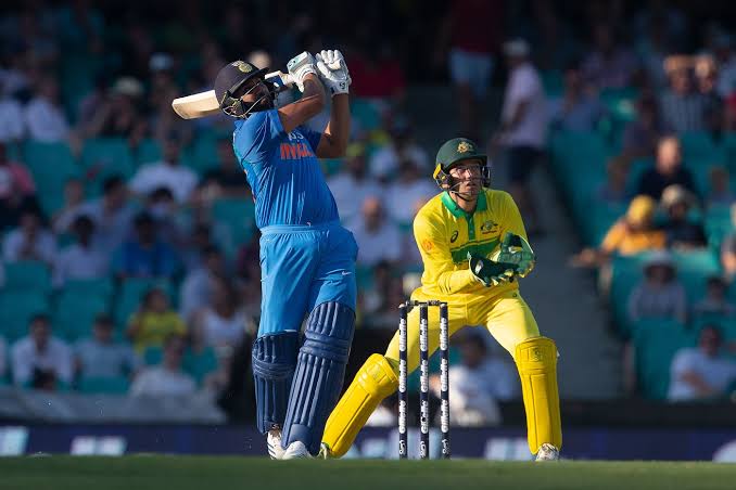 rohittv_45's tweet photo. Short ball isn't that Easy to play the way Rohit Sharma has made us believe.

@ImRo45 | #RohitSharma | #Cricket https://t.co/OcspG5LzhR
