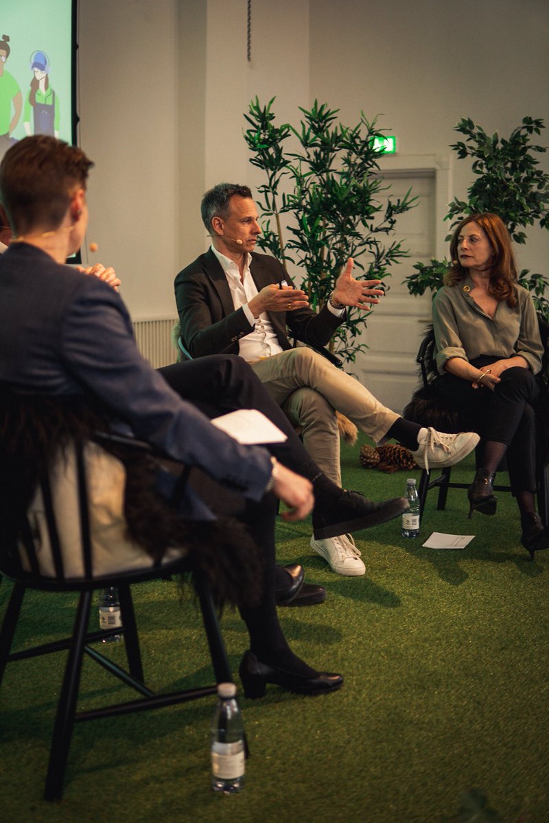 TaenketankenDEA's tweet image. “Hvordan er det, vi har bygget en verden, der er så ødelæggende? Det er jo os - ingeniører, arkitekter - der har et stort ansvar. Så hvis vi har bidraget som sektor til at ødelægge planeten, så har vi også et ansvar for at redde den” siger @christianbason #partnerdag #dkgreen