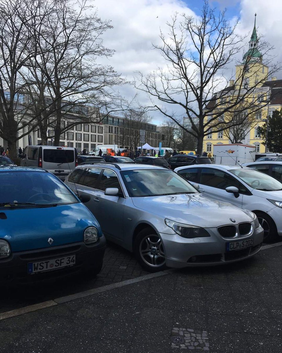 Stamereilers's tweet photo. Sei für vier Monate Summerstreet und einen autofreien Schlossplatz.  Hallo,
gerade habe ich auf openPetition eine Petition unterschrieben, die dich interessieren könnte. Unterzeichne auch du: 

https://t.co/yyPQPneE6a  Grüsse Klaus https://t.co/JeykeLaFBD