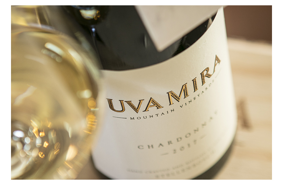 uvamiravineyard's tweet photo. Chef Fabio Daniel of @rustenvrede1694 Restaurant pairs Pan Seared Langoustine with Passion Fruit with our 2018 Uva Mira Icon Chardonnay.
https://t.co/MYX3nFdymL
#uvamira #coolclimatewines #winefarm #finewine #chefsselection #winepairing https://t.co/g1wL2QG4lb