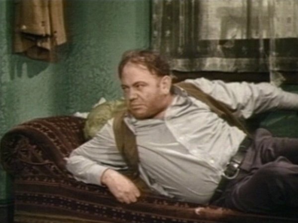 laurelHardyNews's tweet photo. Richard Cramer, who played brutal foster parent &amp; layabout 'uncle Jack' in 'Pack Up Your Troubles', featured in 5 #LaurelAndHardy films, including as Nick Granger, the escaped murderer, who stows away on The Boys' rented boat 'Prickly Heat' in 'Saps at Sea'.

#RichardCramer https://t.co/Tnqdj5oLmr