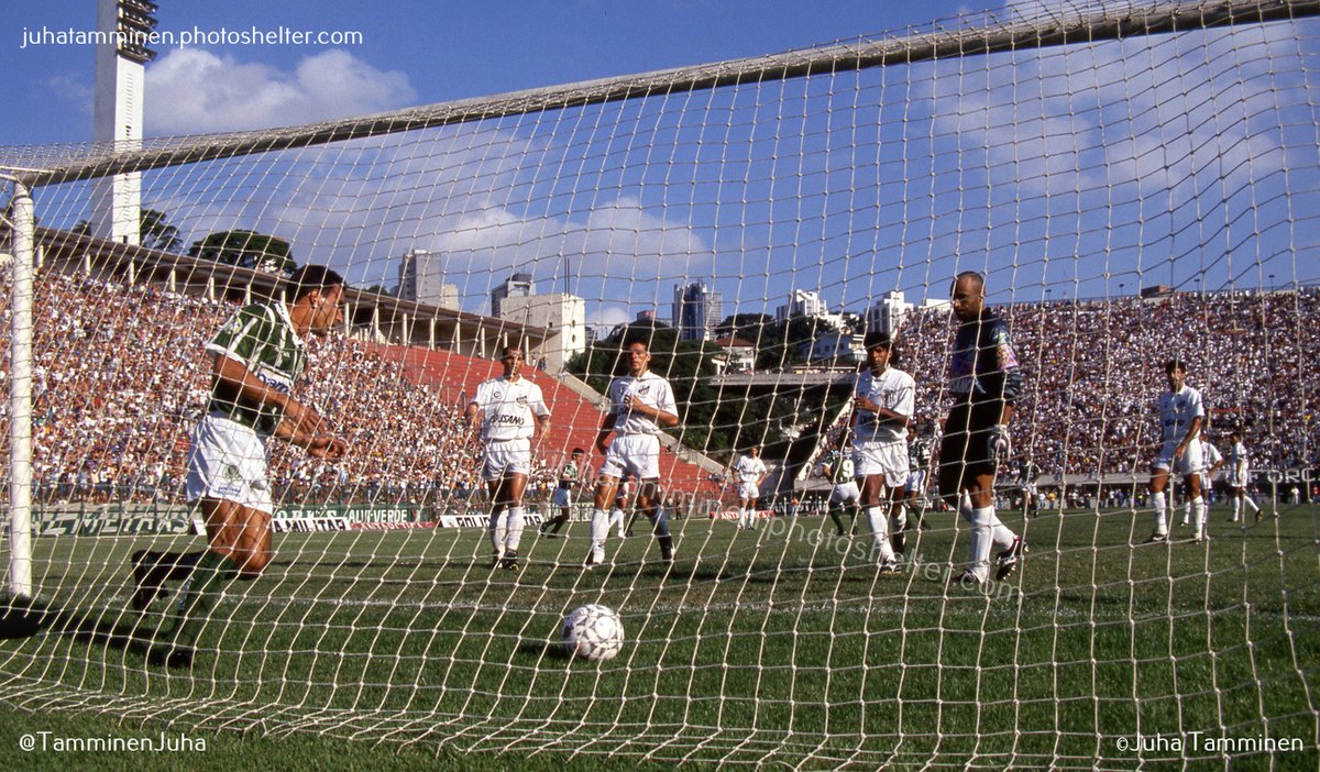 Bola na rede... Palmeiras v Santos, 3 de abril de 1994 no Pacaembú. #Pacaembu #SantosFC #Palmeiras #Paulistao1994 #CampeonatoPaulista