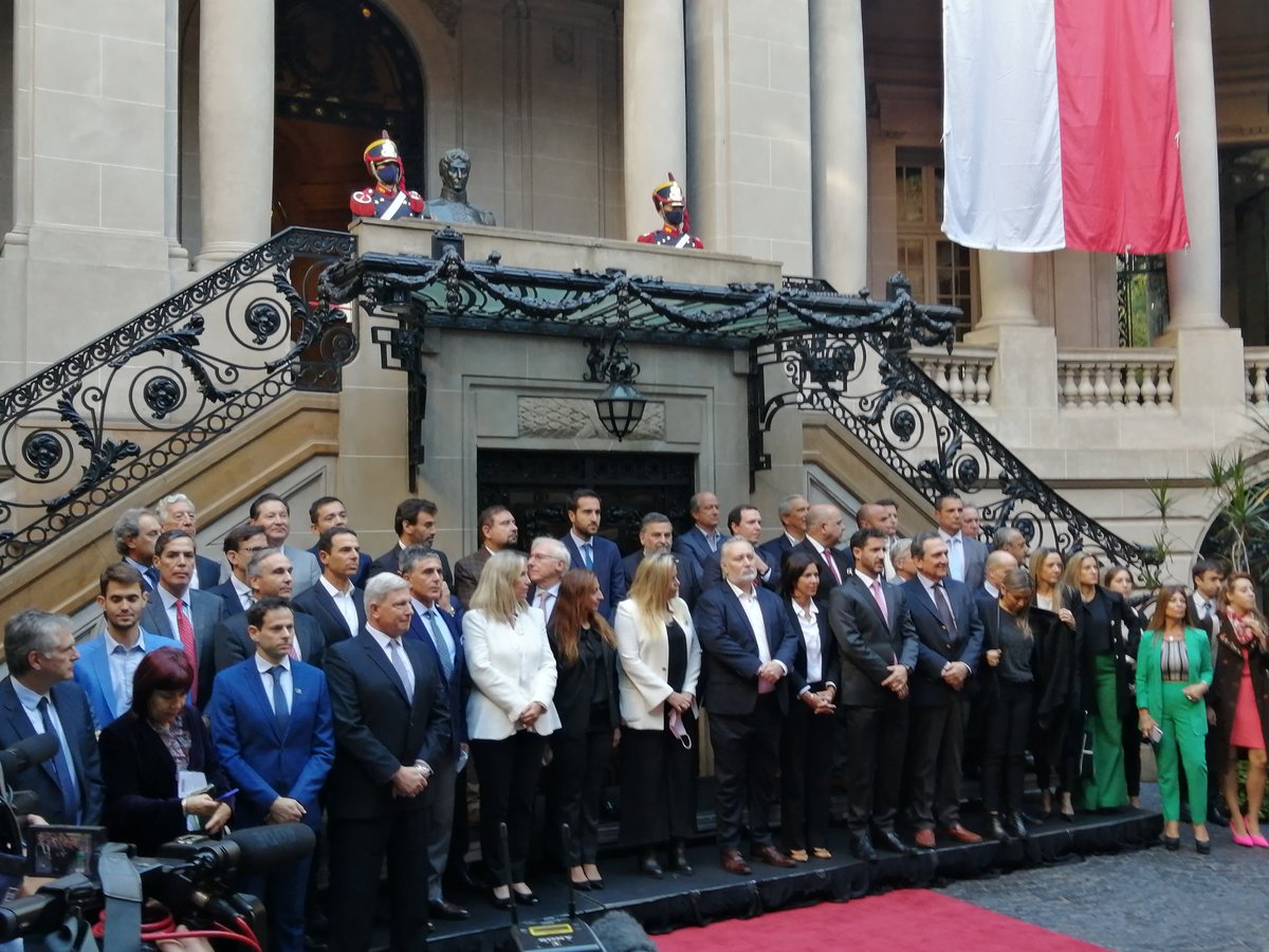 A esta hora comienza el foro económico que reúne a más de 50 empresarios de Chile y Argentina. Se espera que el presidente <a href="/gabrielboric/">Gabriel Boric Font</a> realice un discurso de inicio de esta actividad. <a href="/AgriculturaFM/">Agricultura</a>