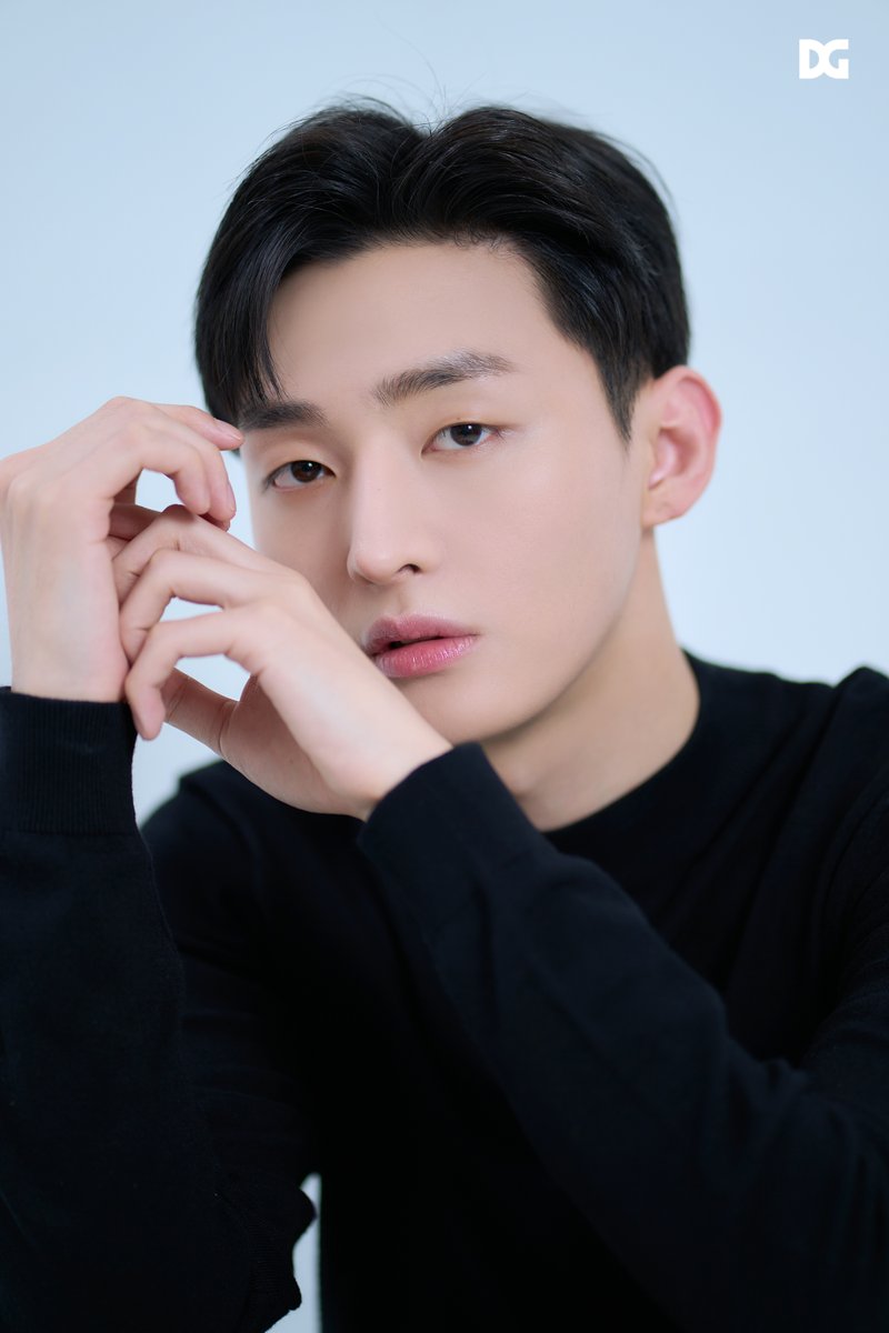 Official_DG_Ent's tweet photo. [DG Entertainment Artist]

YOON JISUNG

#윤지성 #YoonJisung
#DGENT #DGEntertainment #디지엔터테인먼트 https://t.co/zImiFC6oJi