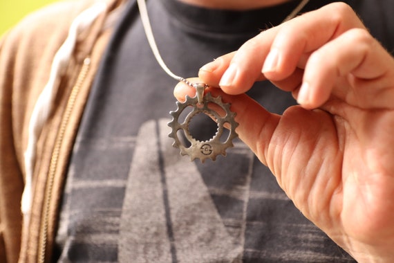 sadesign5's tweet photo. Gear Oxidized 925 sterling silver pendant, Bikers https://t.co/kES5TKR71R #gearmedallion #handmadegear #coolmanpendant #motorcyclegift @etsymktgtool https://t.co/2NYHdZFUhH