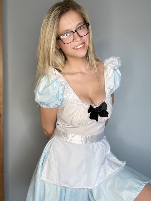 Sweet little Alice would like to invite you too her tea party 😜😈 https://t.co/W4hP8fX7a4 https://t.c