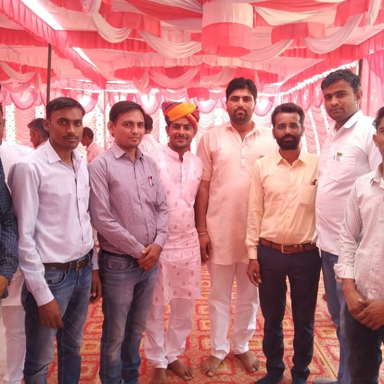 siyag_tajaram's tweet photo. आज #गुडामालानी विधानसभा क्षेत्र के #धोरीमना पंचायत समिति के #कोठाला ग्राम में अमराराम / लालाराम जी मूंढ के यहां सामाजिक समारोह में भाग लेकर अमराराम जी को वैवाहिक जीवन की शुभकामनाएं प्रेषित की।#TeamRLPGudamalani #gudamalani #Dhorimna #Kothala https://t.co/d3hNEZrxZ5