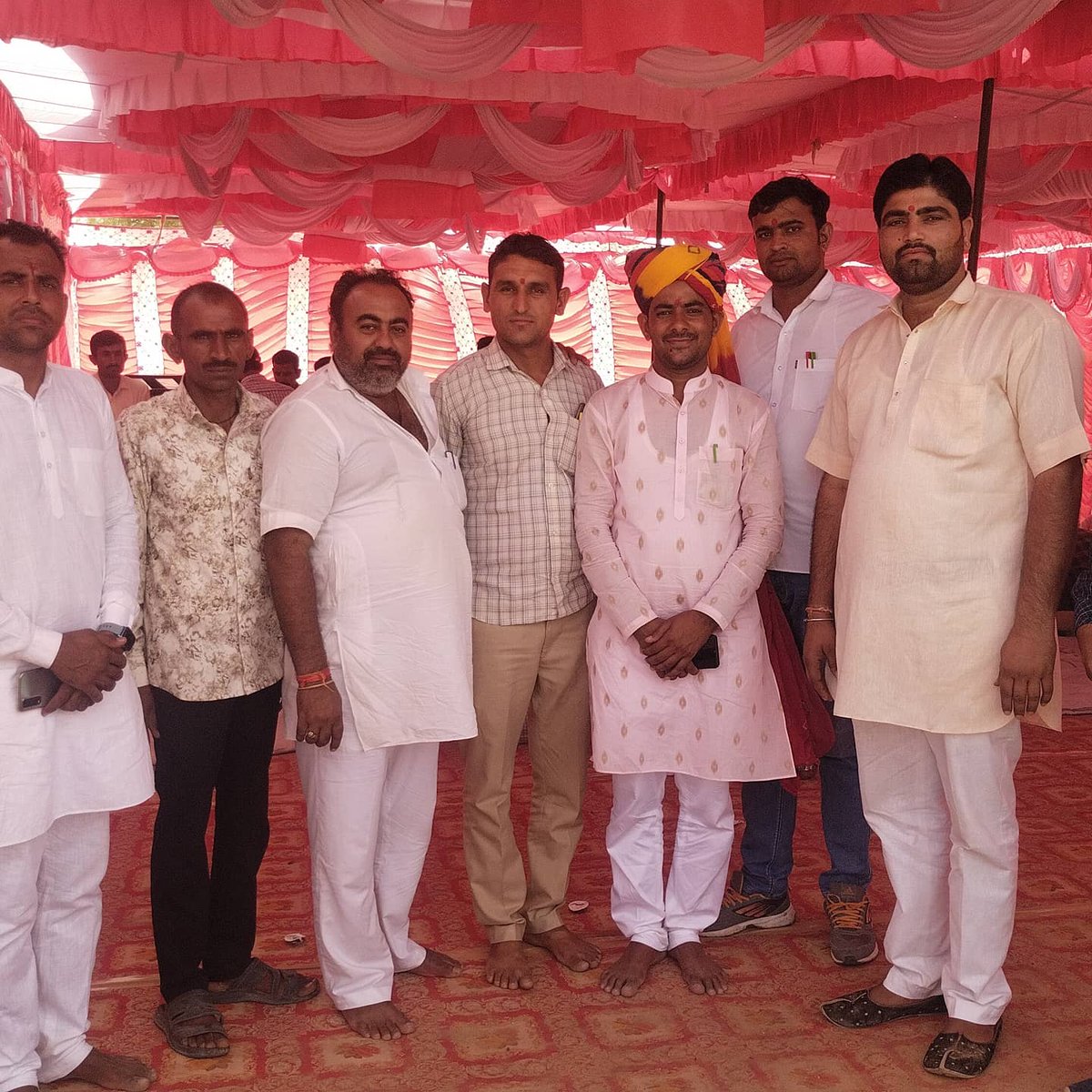 siyag_tajaram's tweet photo. आज #गुडामालानी विधानसभा क्षेत्र के #धोरीमना पंचायत समिति के #कोठाला ग्राम में अमराराम / लालाराम जी मूंढ के यहां सामाजिक समारोह में भाग लेकर अमराराम जी को वैवाहिक जीवन की शुभकामनाएं प्रेषित की।#TeamRLPGudamalani #gudamalani #Dhorimna #Kothala https://t.co/d3hNEZrxZ5
