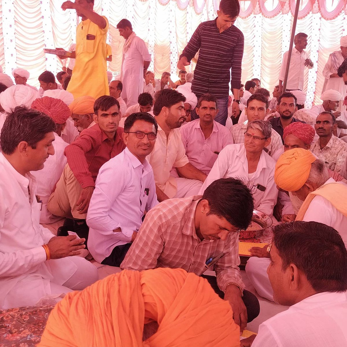 siyag_tajaram's tweet photo. आज #गुडामालानी विधानसभा क्षेत्र के #धोरीमना पंचायत समिति के #कोठाला ग्राम में अमराराम / लालाराम जी मूंढ के यहां सामाजिक समारोह में भाग लेकर अमराराम जी को वैवाहिक जीवन की शुभकामनाएं प्रेषित की।#TeamRLPGudamalani #gudamalani #Dhorimna #Kothala https://t.co/d3hNEZrxZ5