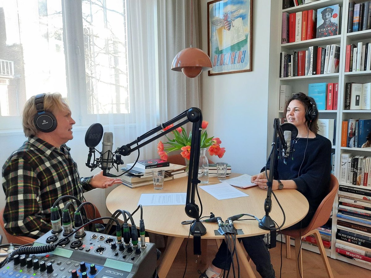 Boeken_Lezen's tweet photo. Podcast: Thomas Rosenboom en Annemarie de Gee over de dood van de ideeënroman. Beluister de podcast hier: https://t.co/hKBpnffegM
#podcast #ThomasRosenboom #AnnemarieDeGee #dedood #ideeenroman #boekenlezen https://t.co/CQeOkNQwh6