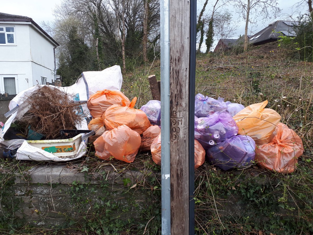 KeepAbergTidy's tweet photo. Twelve bags of rubbish and eleven bags of recyclables retrieved by volunteers and this was just one team and one alleyway! 🚮♻️ @AberVoice #YFenni #Abergavenny https://t.co/UYd0waTx7O