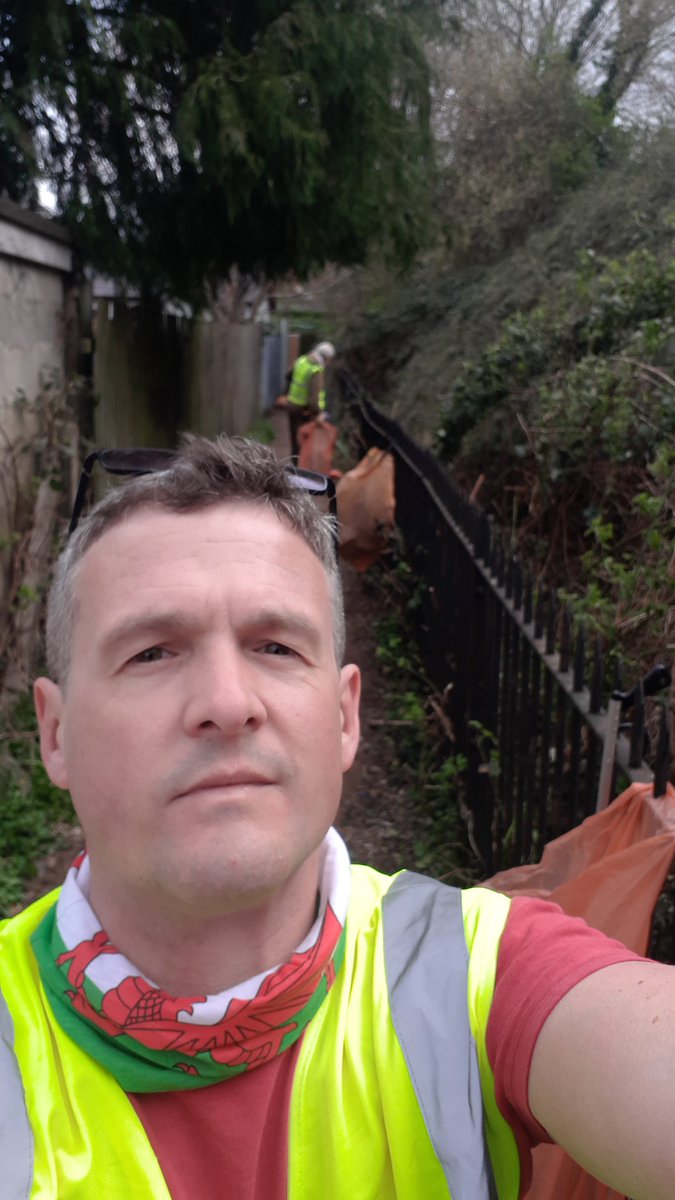 KeepAbergTidy's tweet photo. Twelve bags of rubbish and eleven bags of recyclables retrieved by volunteers and this was just one team and one alleyway! 🚮♻️ @AberVoice #YFenni #Abergavenny https://t.co/UYd0waTx7O