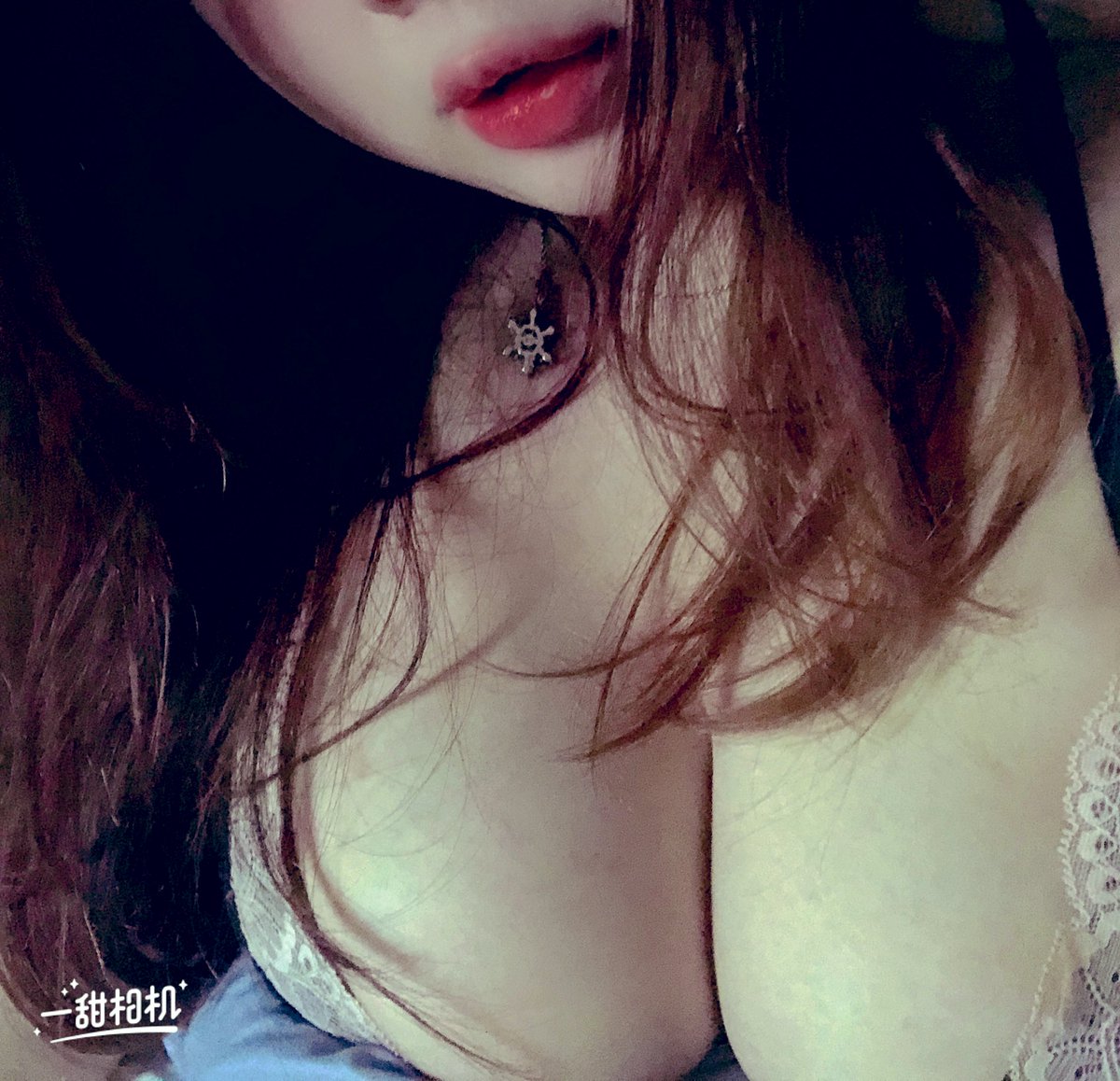 剛剛同事問我說我什麼時候要出裸體寫真出來賣？
我那時候真想回他說我手機裡的照片應該足夠出足足兩本了吧 https://t.co/3rwE2YU0xJ