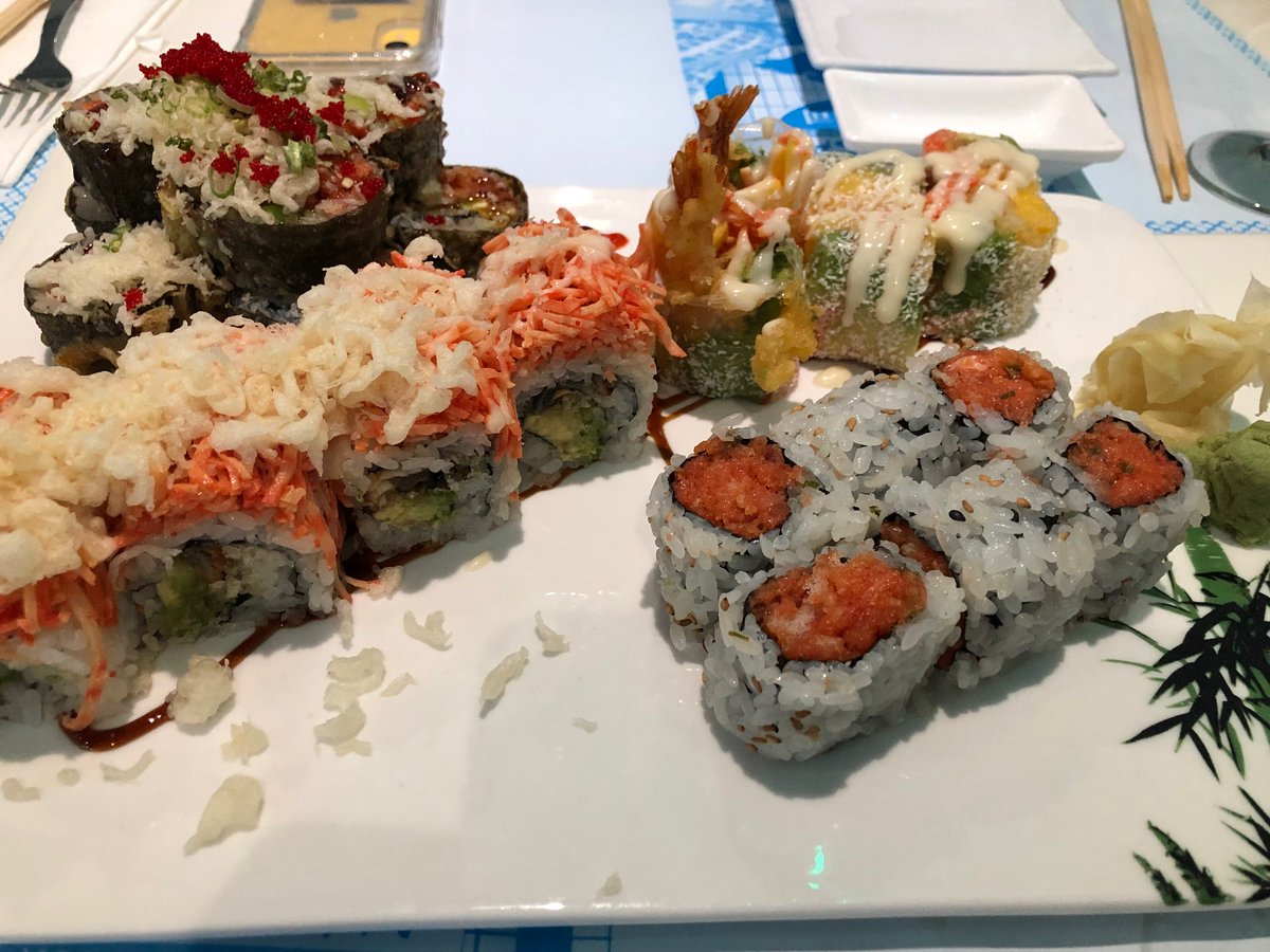 GalsShopper's tweet photo. How I missed you.  #Sushi happiness! #goodeats #healthychoice #happyhour #friends #balance #nutrition #exericse #healthymind #breathe #foodie #sunnydays #springtime #groceries #recipes https://t.co/ryI1LloafQ