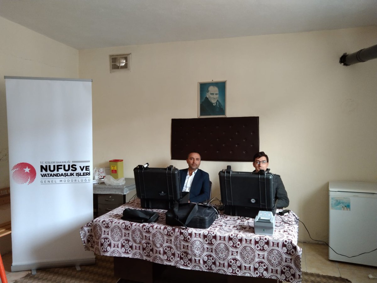 MerkezNufus's tweet photo. Yaşları itibariyle Müdürlüğümüze gelemeyecek durumda olan Nevşehir/Merkez Güvercinlik Köyümüzde ikamet eden 41 büyüğümüzün T.C.K. Kartı başvuruları ve hayır duaları adreste Nüfus hizmeti kapsamında alınmıştır.@sefikaygol @nevsehirvalilik @IlNevsehir @EkiciLafc https://t.co/RBm5ZZXKGF