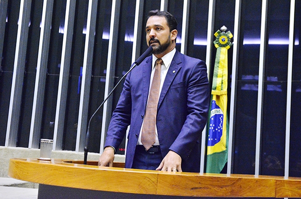 - Semana de muito trabalho e votações importantes em Brasília. Auxílio Brasil em pauta, medida que conquistamos como presidente da comissão especial da PEC dos Precatórios.