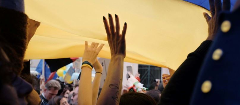 “Voor mensen die hier naartoe zijn gekomen uit angst voor geweld en met een minimum aan bezittingen is het belangrijk dat zij hier een zo gewoon mogelijk leven kunnen leiden" aldus <a href="/medyvanderlaan/">medyvanderlaan</a> over het snel kunnen openen van een betaalrekening.
nvb.nl/nieuws/betaalr…