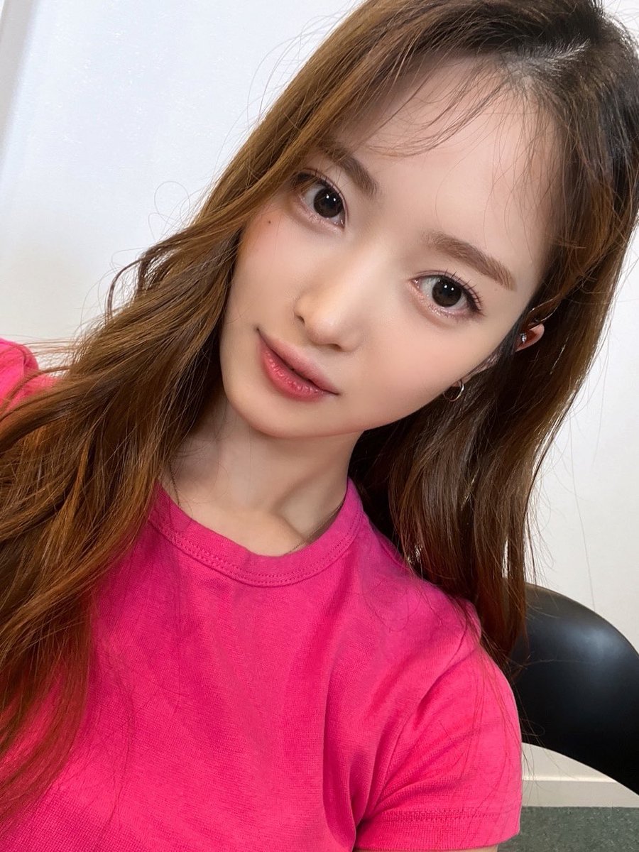 H1KEY_official's tweet photo. 마이키이이이이이이이🧸🥺💕
화요일은 역시 핑크핑크 핫핑쿠지👚🌷💘💖
나랑 설마 텔레파시 통한 마��키 있으려나??😉😘 있으면 💖💖💖날리기😉

#H1KEY #하이키
#SEOI #서이 #GORUN https://t.co/s3tSUW8ihJ
