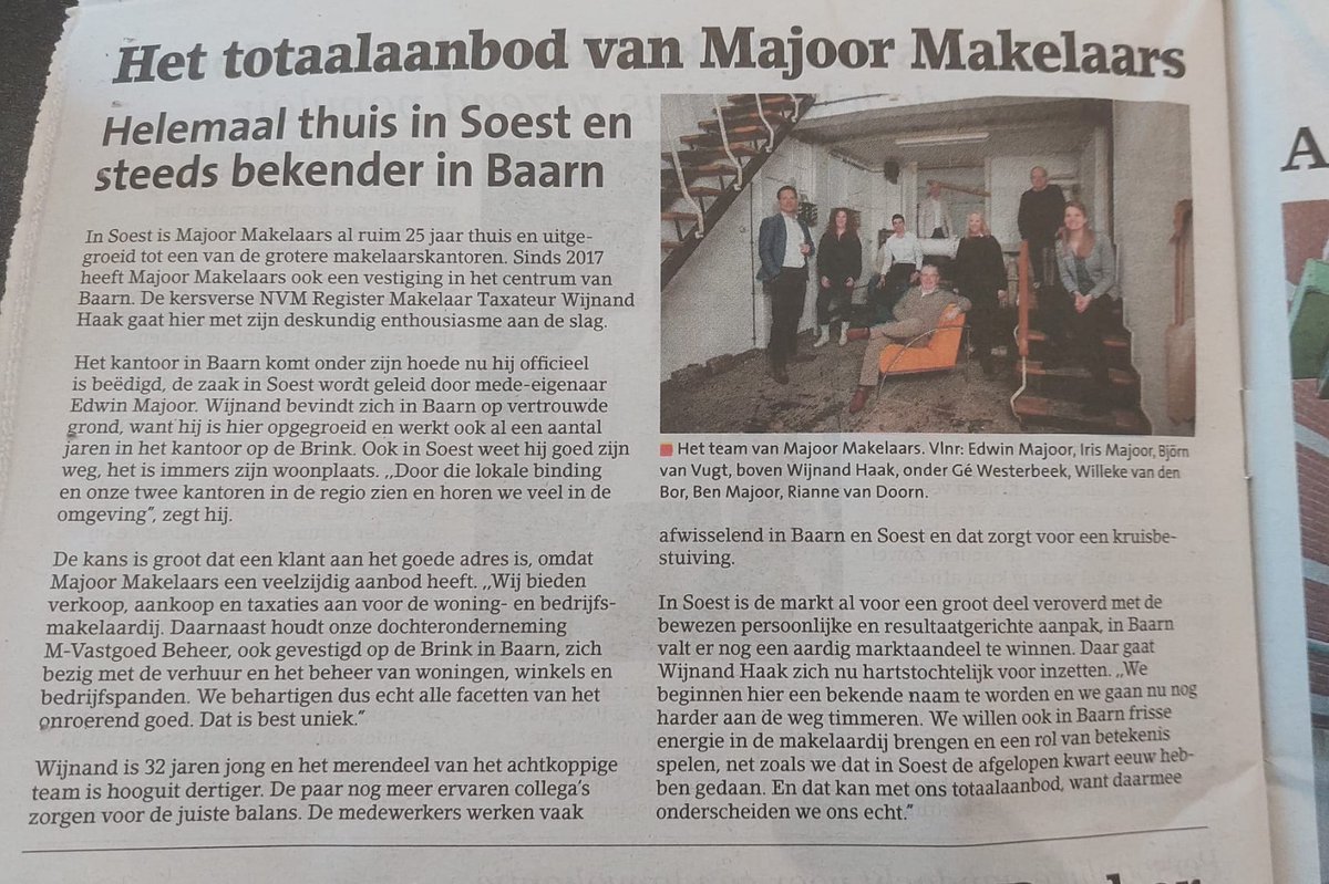 makelaarsmajoor's tweet photo. We stonden laatst in 'De Etalage'! 
"𝘞𝘦 𝘸𝘪𝘭𝘭𝘦𝘯 𝘰𝘰𝘬 𝘪𝘯 𝘉𝘢𝘢𝘳𝘯 𝘧𝘳𝘪𝘴𝘴𝘦 𝘦𝘯𝘦𝘳𝘨𝘪𝘦 𝘪𝘯 𝘥𝘦 𝘮𝘢𝘬𝘦𝘭𝘢𝘢𝘳𝘥𝘪𝘫 𝘣𝘳𝘦𝘯𝘨𝘦𝘯 𝘦𝘯 𝘦𝘦𝘯 𝘳𝘰𝘭 𝘷𝘢𝘯 𝘣𝘦𝘵𝘦𝘬𝘦𝘯𝘪𝘴 𝘴𝘱𝘦𝘭𝘦𝘯, 𝘯𝘦𝘵 𝘻𝘰𝘢𝘭𝘴 𝘸𝘦 𝘥𝘢𝘵 𝘪𝘯 𝘚𝘰𝘦𝘴𝘵 𝘥𝘰𝘦𝘯!" https://t.co/SaU3RDfs79